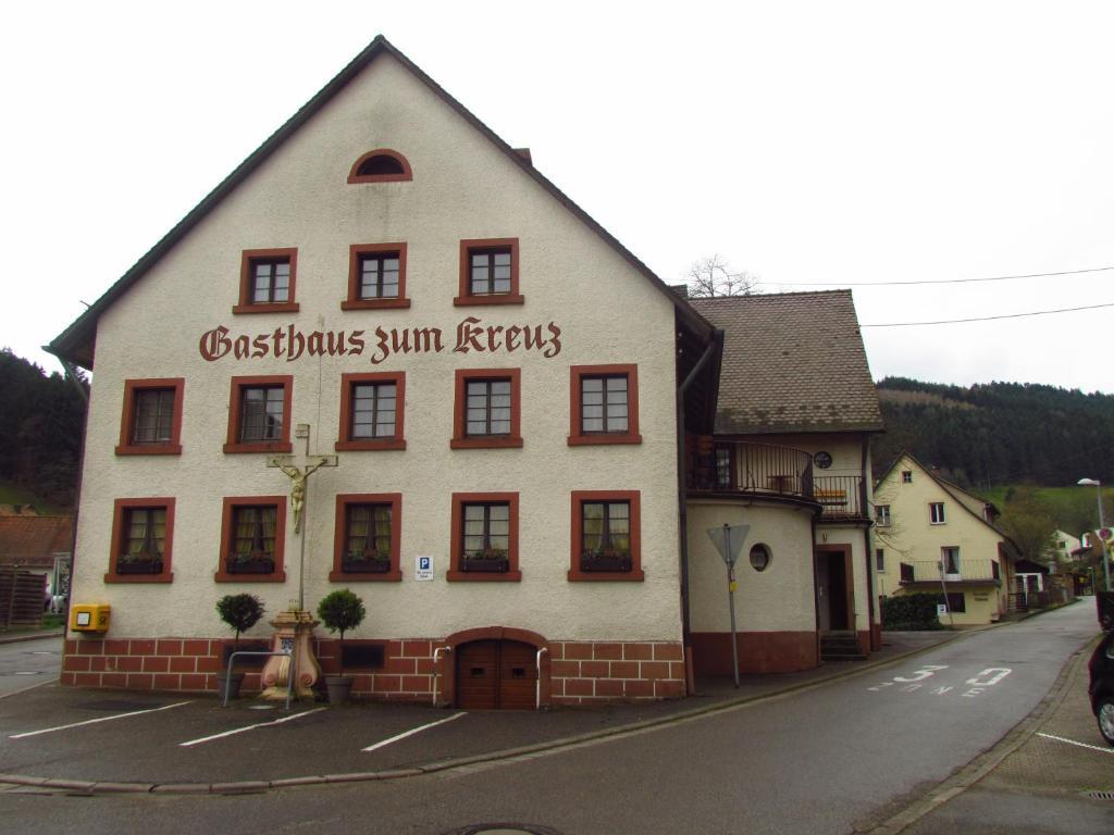 فندق فرايبورغفي  Gasthaus Zum Kreuz المظهر الخارجي الصورة